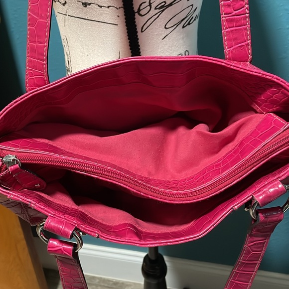 Croft & Barrow magenta colored w/silver metal alligator pattern shoulder purse. - Picture 7 of 12